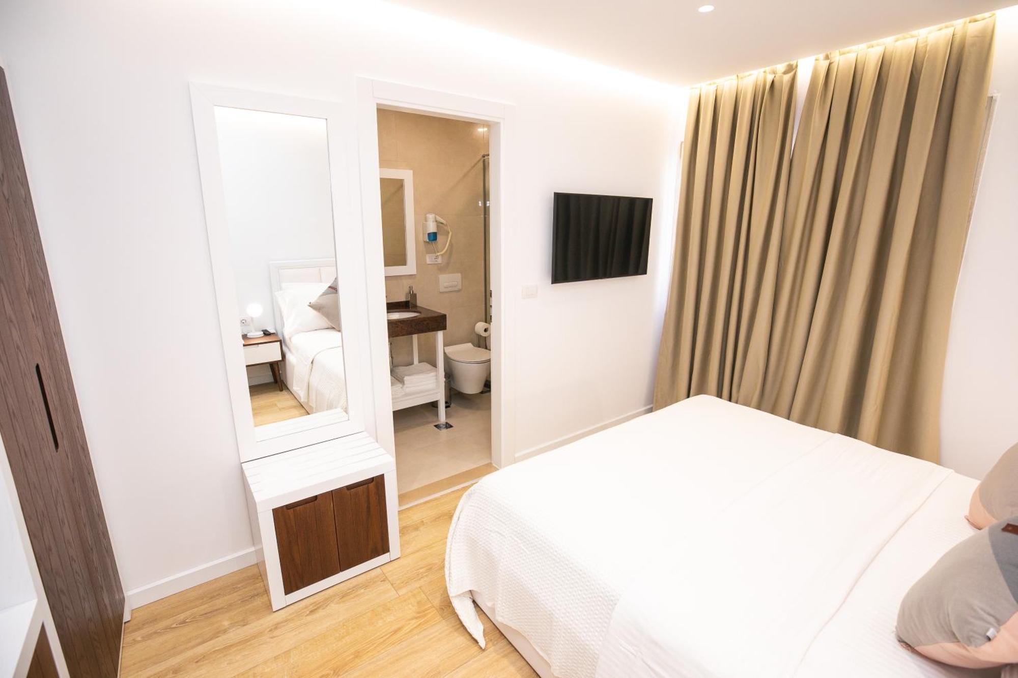 Hotel Elior Tiranë Rom bilde